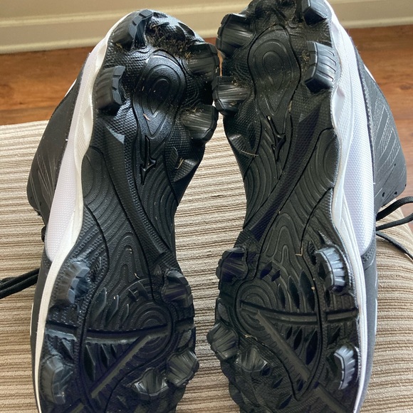 Almost new football cleats - Picture 3 of 3